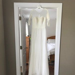 David's Bridal Wedding Dress, Size 6, Creamy White